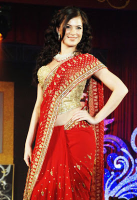 http://4.bp.blogspot.com/_58_qEOwiSDY/SoDluponXCI/AAAAAAAABG8/0fgq24LvvUw/s400/Red-saree-Gitanjali-Fashion-Show.jpg