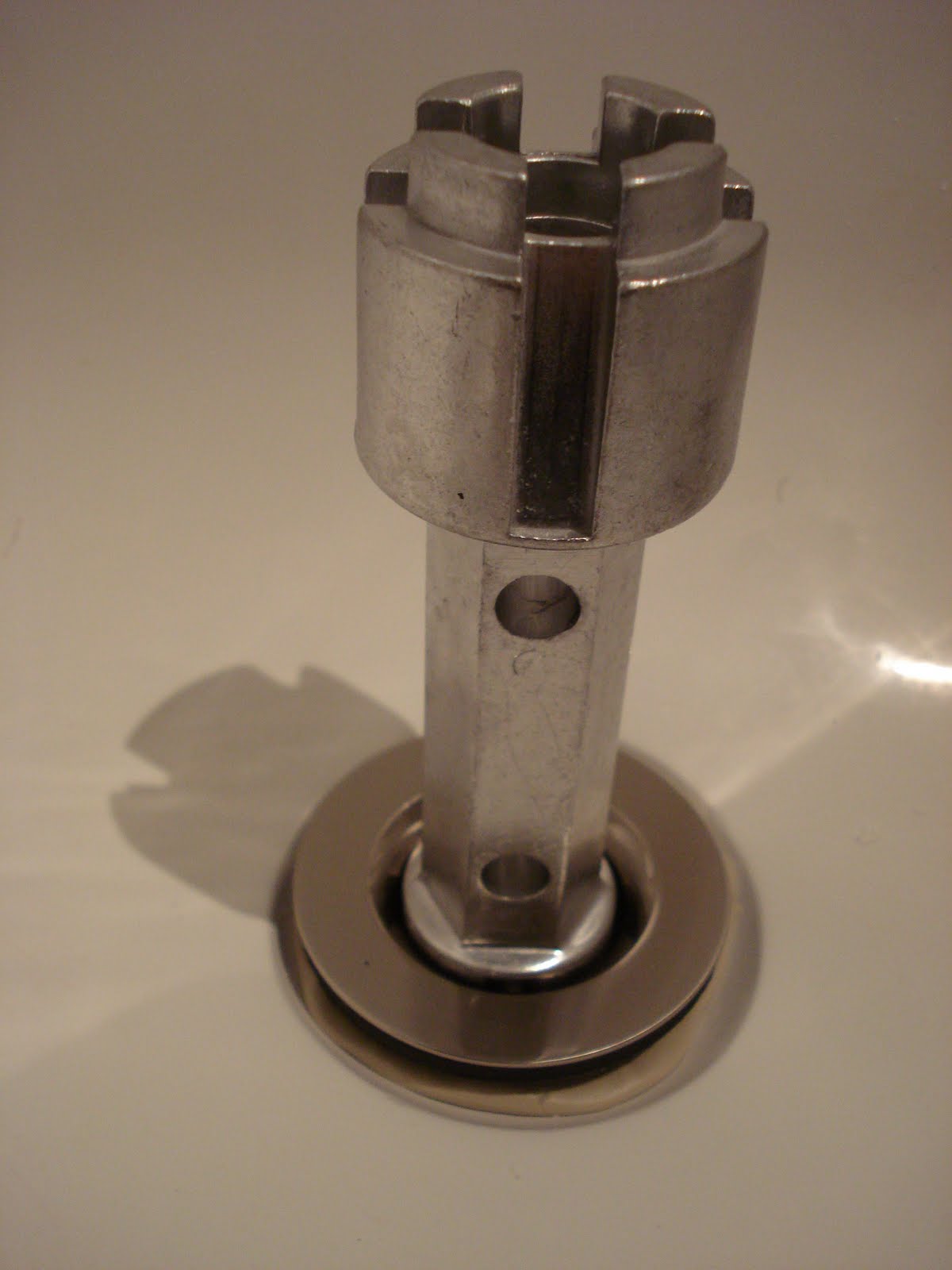 White Wood DIY , how to replace an old tub drain