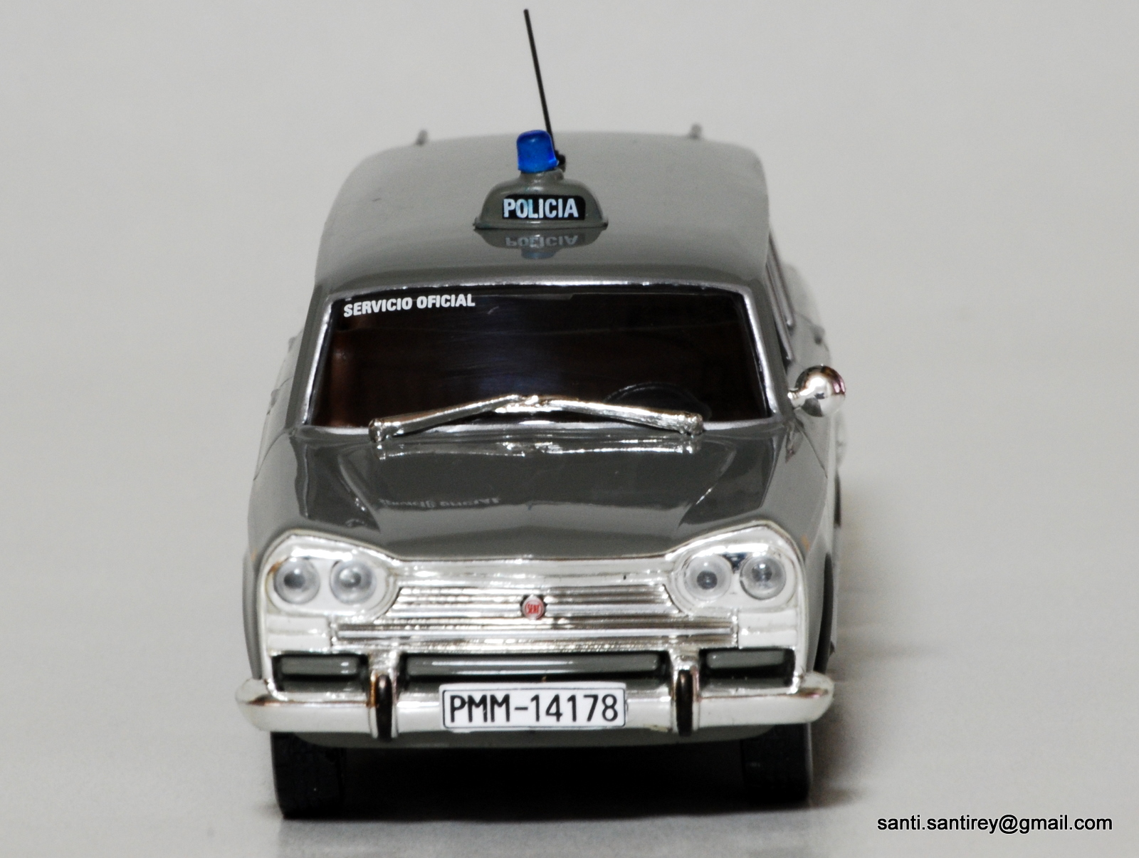 File:Cuerpo Nacional de Policía (España), automóvil SEAT 1500, PMM 1960 (4313941