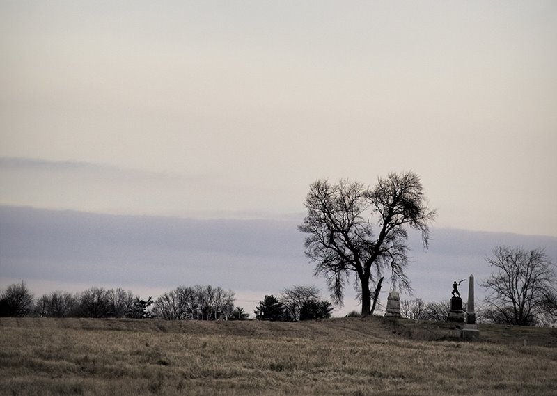 [Gettysburg+Lonely+Tree+and+Moument+9436.jpg]