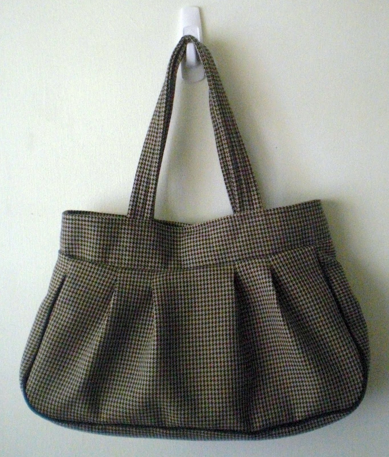 Houndstooth Tweed Pleated Shoulder Bag | Projects by Jane