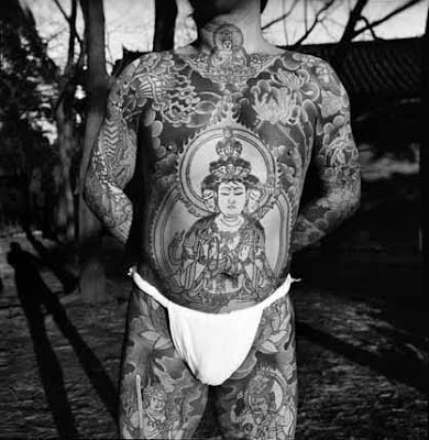 El tatuaje corporal completo japones, Horimono, fue apareciendo poco a poco 