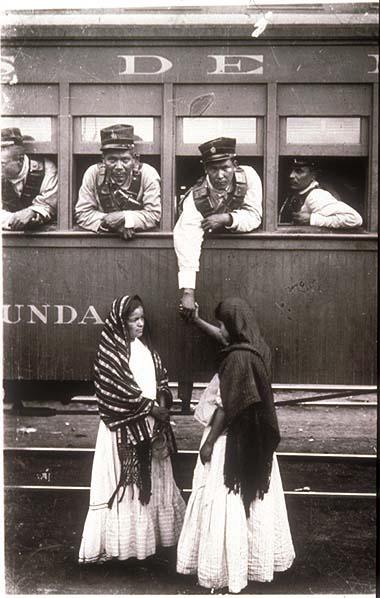[mexican-revolution-soldier-aboard-train-casasola-380.jpg]