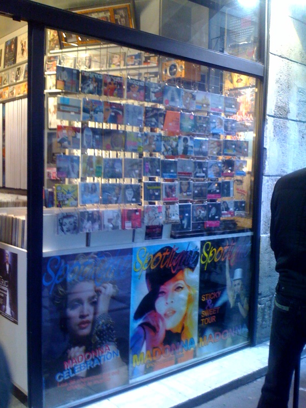 Personal Shopper Paris lucky star record store in Paris