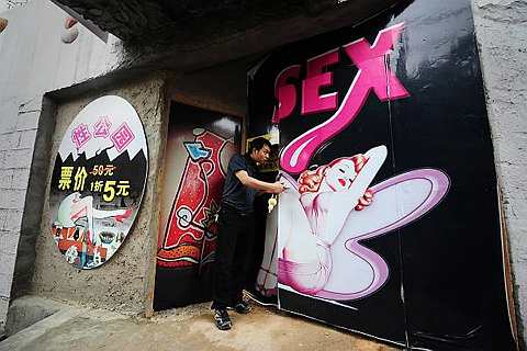 [Visitors+try+8.jpg]