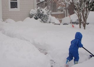 [child+shoveling+snow.JPG]