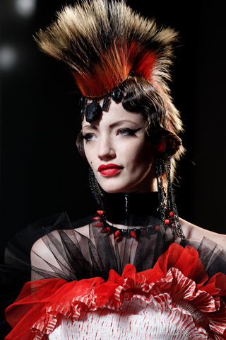 Luxe-Gifts.com: Jean Paul Gaultier Spring 2011 Haute Couture Show ...