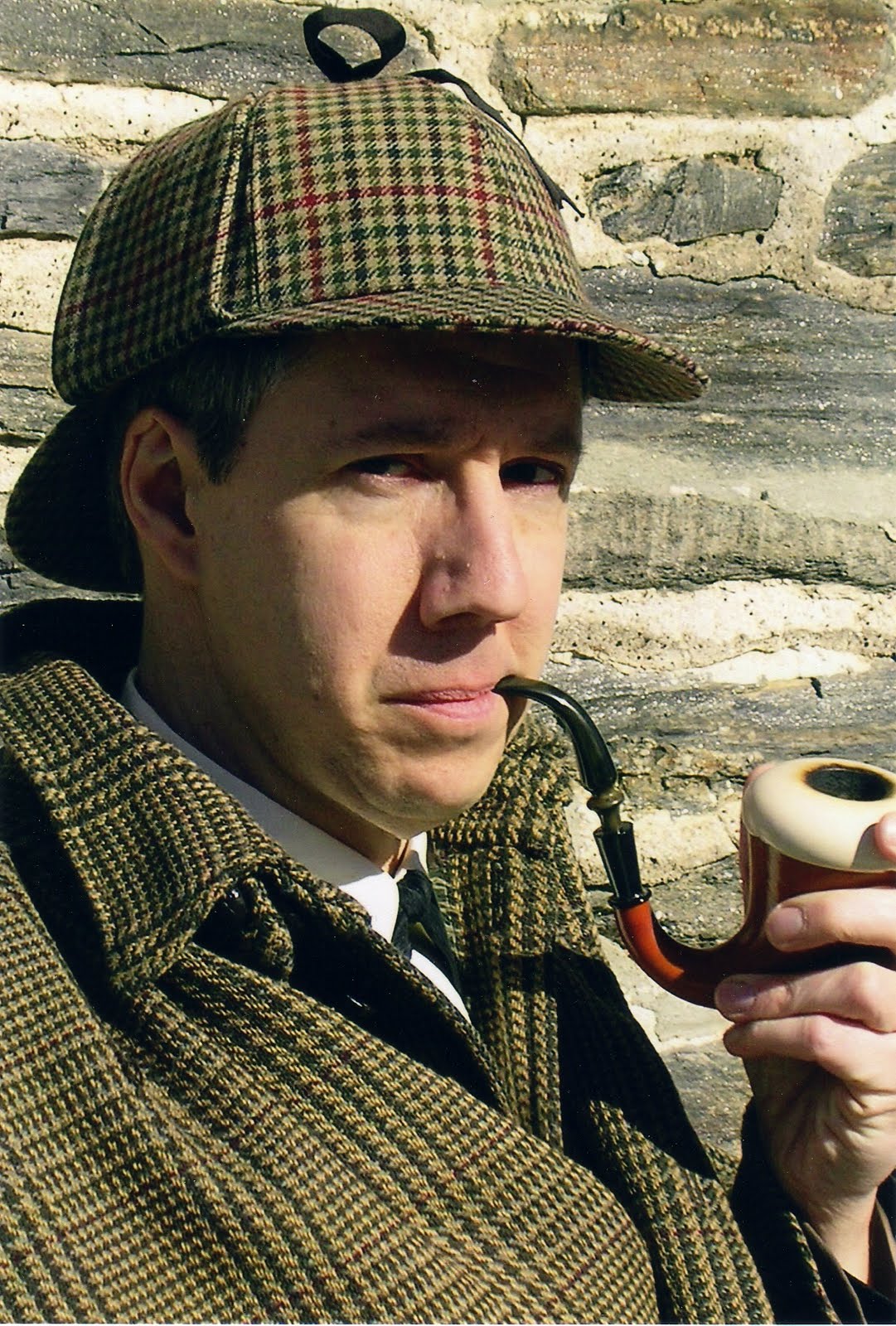 crazy-world-why-are-detectives-always-shown-to-wear-a-hat