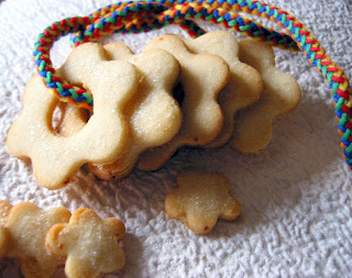 LIME SHORTBREAD COOKIES...Stringing them along for Xmas!!