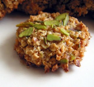 MALTED OAT 'n' PISTACHIO COOKIES & A DISTINCT AWARD...GASP!!