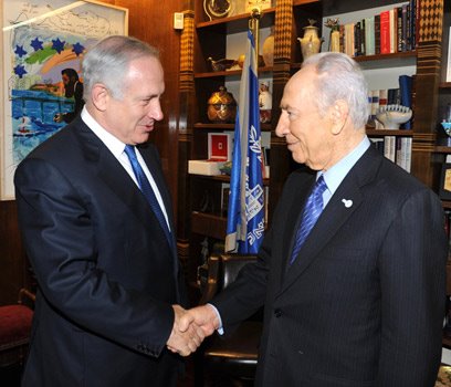 [Netanyahu+and+Peres+during+their+meeting+Friday+morning+++.jpg]