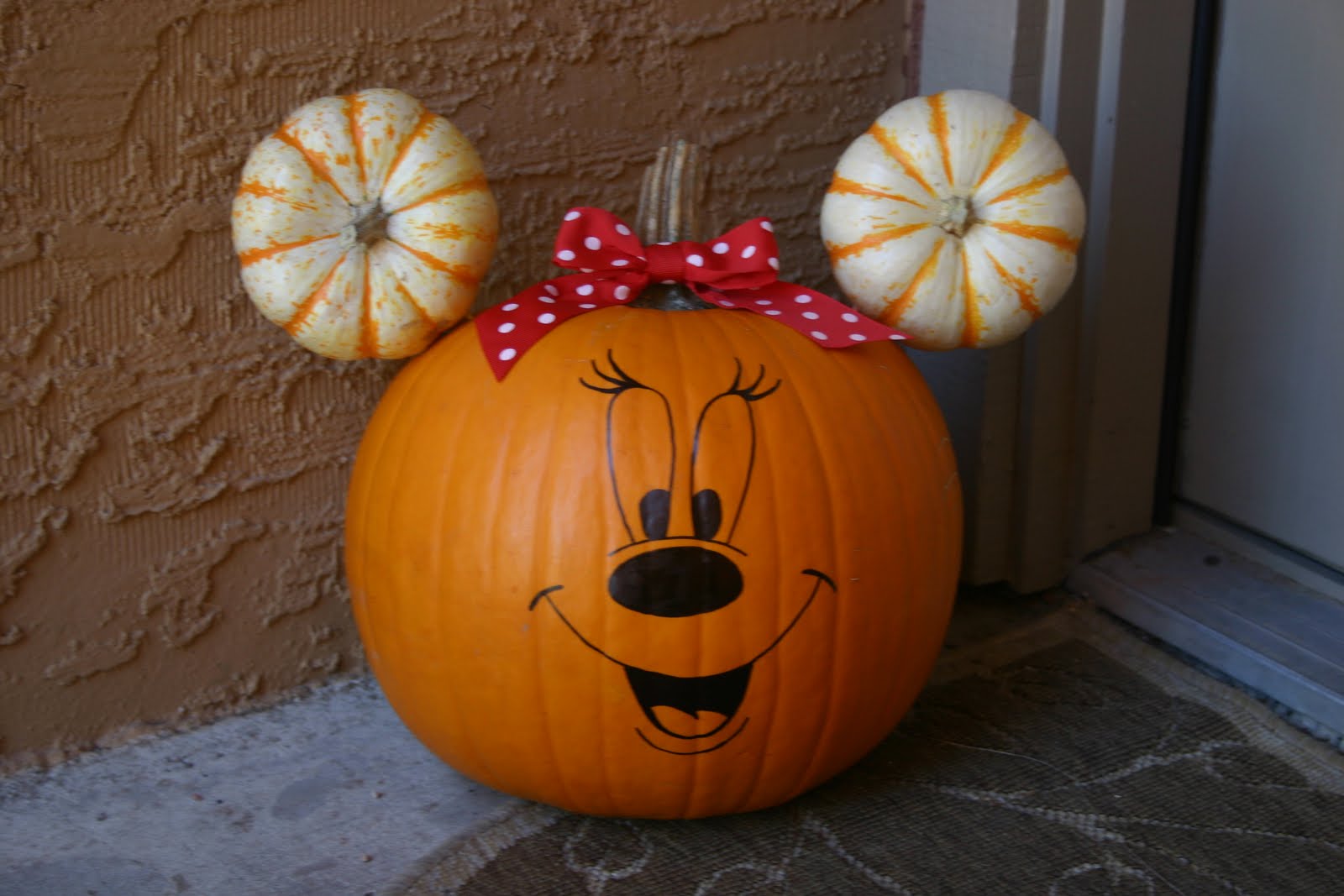 Minnie mouse 2024 carved pumpkin