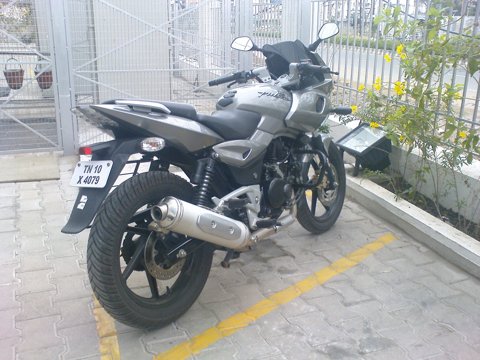 2011 pulsar 220 deals