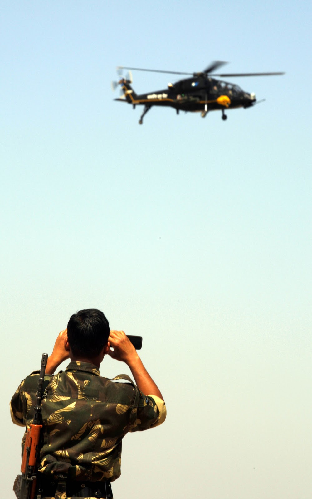 _SRL5424-CAPTURING+THE+GLIMPSES+OF+AERO+INDIA+2011+AT+AIR+FORCE+STATION+YELAHANKA+BY+THE+PARTICIPANTS+%2528ROKDE%2529.jpg