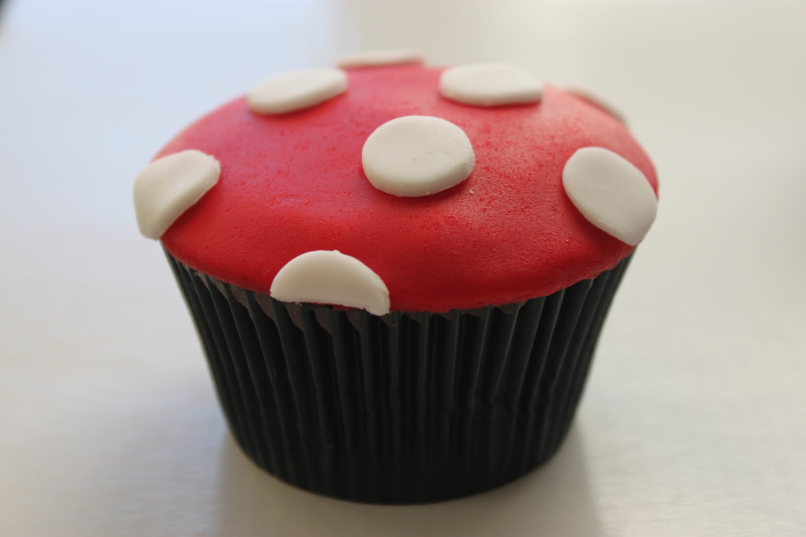 See recipes for alice in wonderland cupcakes too. 