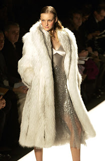 Fur and Fashion: Supermodel Caroline Trentini in furs -1-