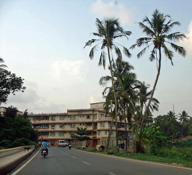 quiet street in Goa