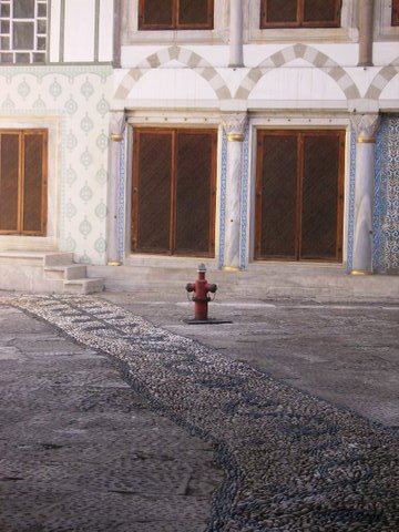 [15092008_Istambul_Topkapi+Sarayi_hidrant_pati.jpg]