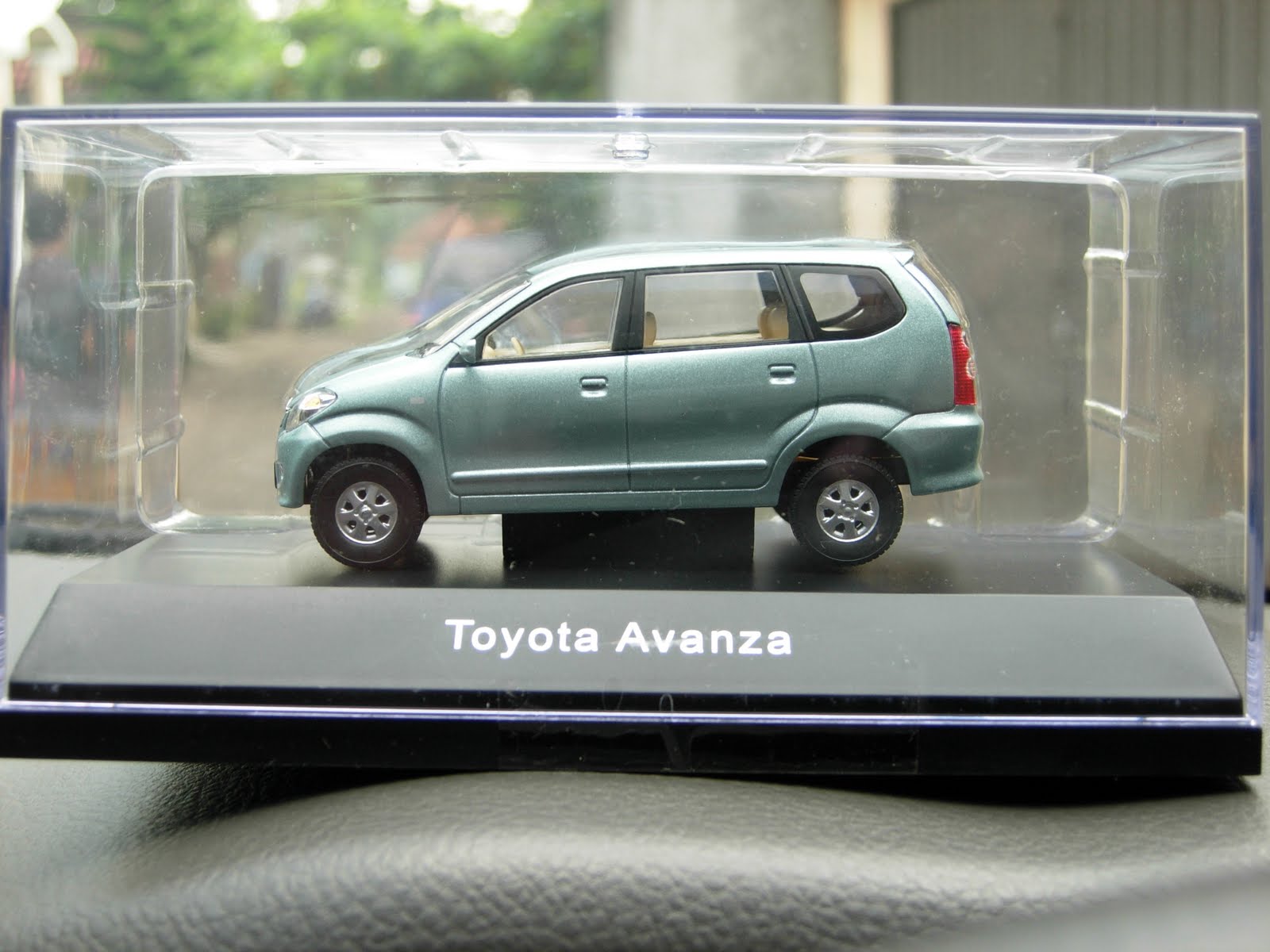 Avanza Miniatur: Lebih dari Sekedar Mainan, Sebuah Refleksi Kecintaan terhadap Ikon Jalanan Indonesia