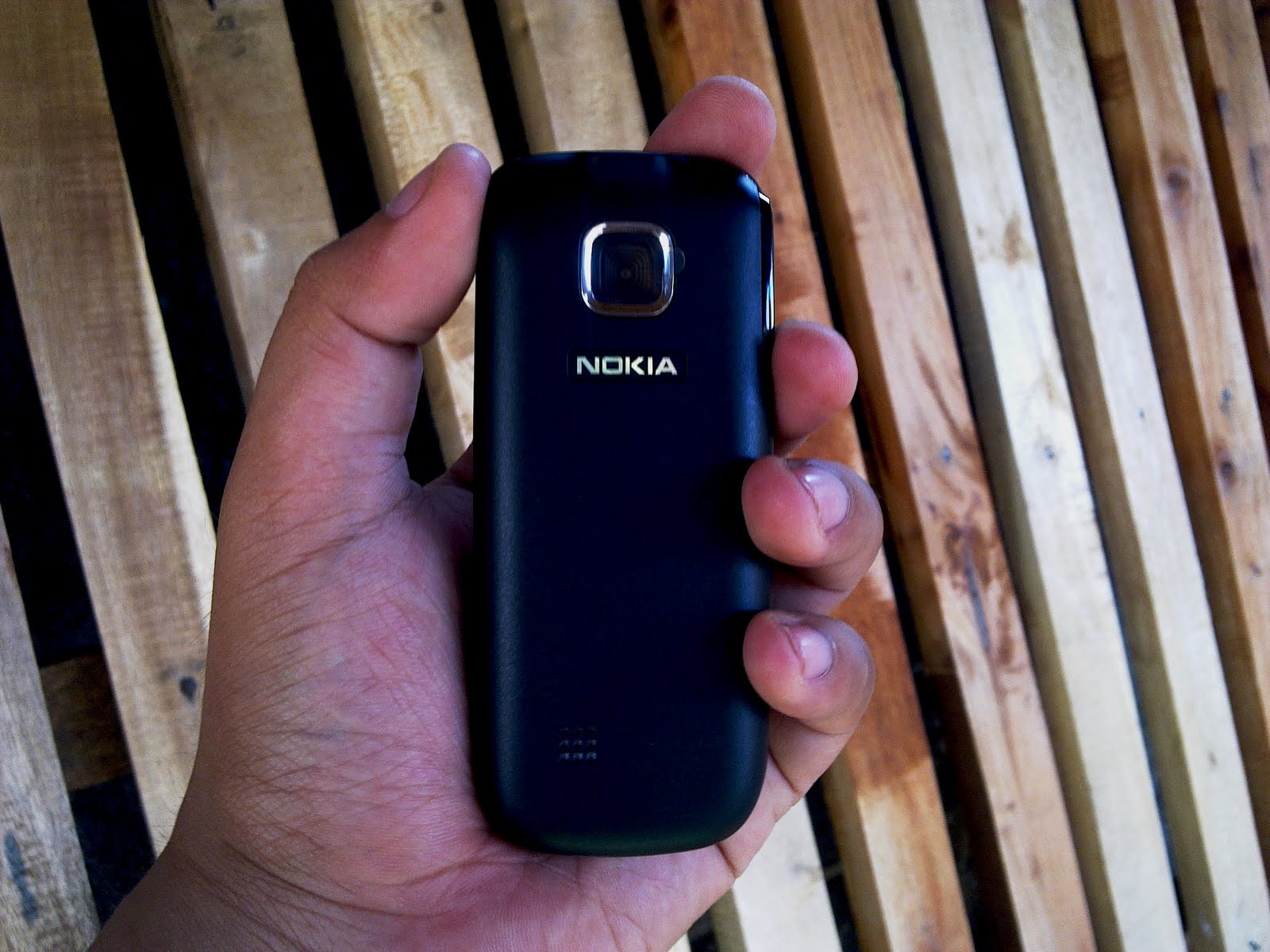 The Nokia 2330 Classic; When Style Meets Steal ~ SCRATCH e-PAD!