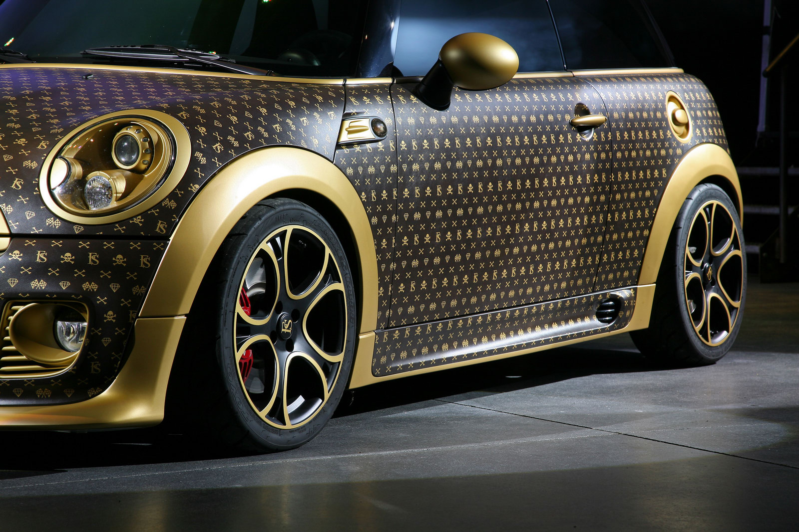 Louis Vuitton-esque MINI JCW Looks Kewlpicture of auto design