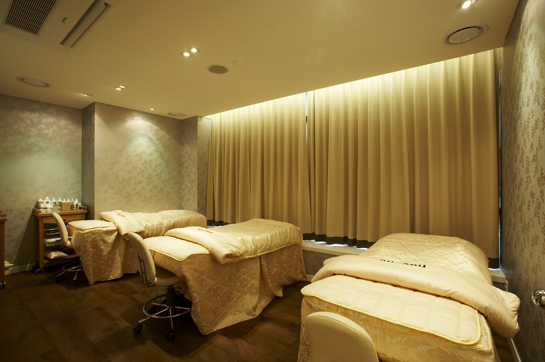 Hus'hu Dermatology Clinic Hus'hu Skin Clinic in Apgujeong, Seoul