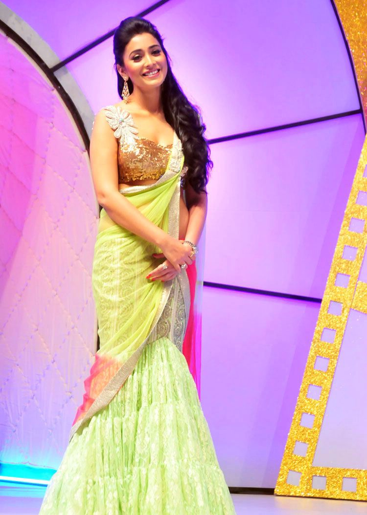 Wallpaper World Shreya Sharan Wearing Light Green Saree South Scope Cine Awards Pictures