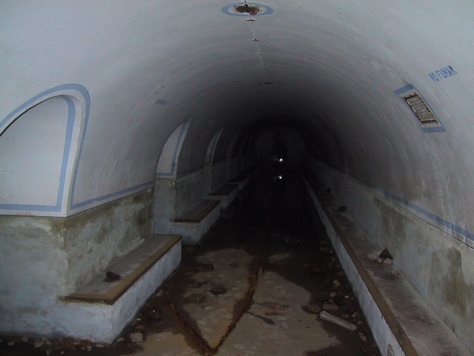 l'oblit de l'espai Refugio de la guerra civil, en el patio de un