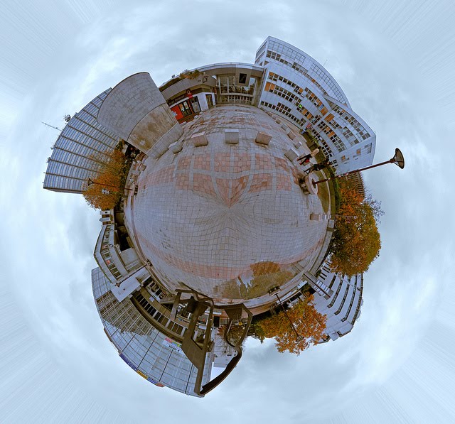 evry daily photo - panoramique 360 - Create Your Own Planets - place de l agora