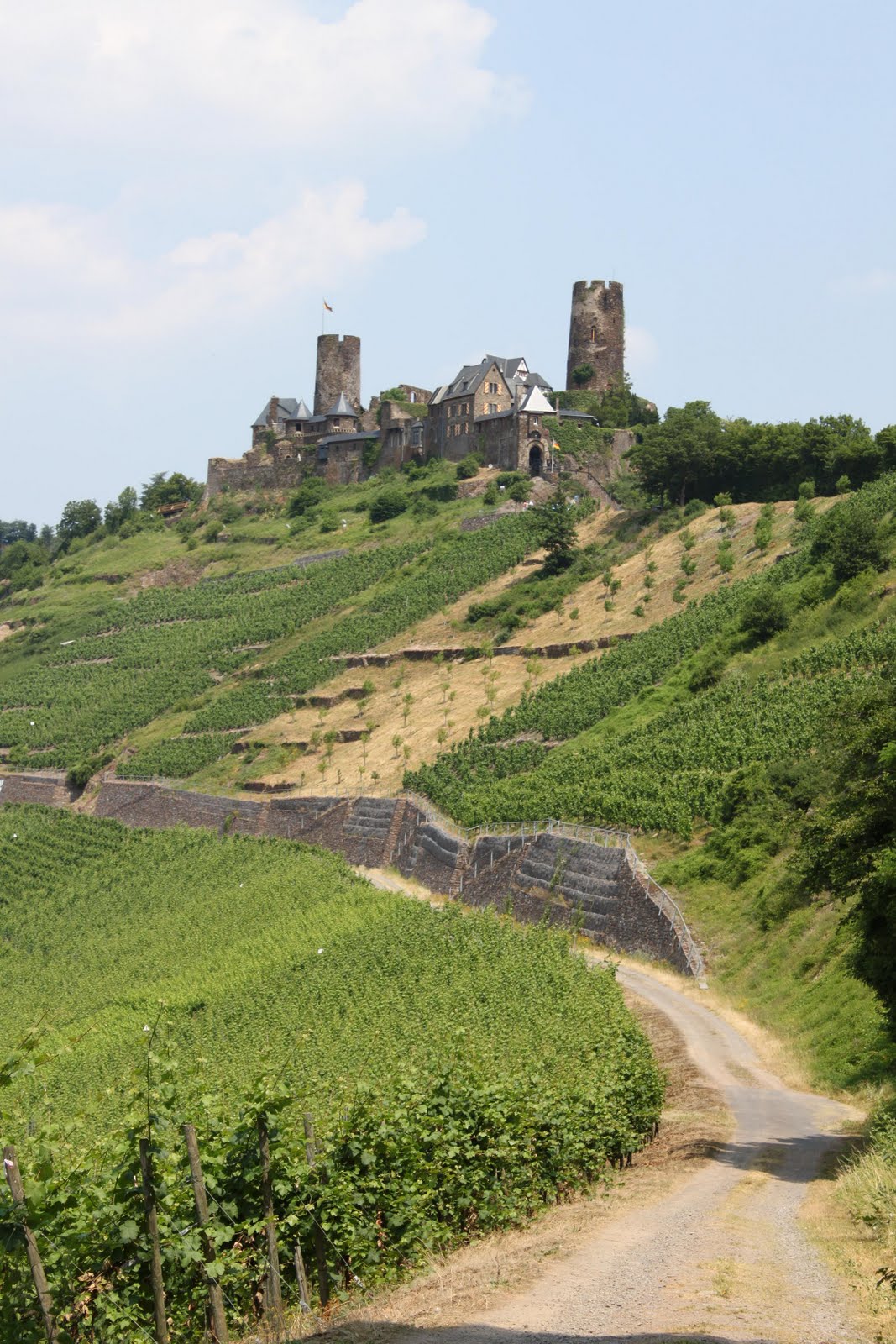 Hundert Worte Deutschland Haus {neut.} (noun) [pronunciation “howss