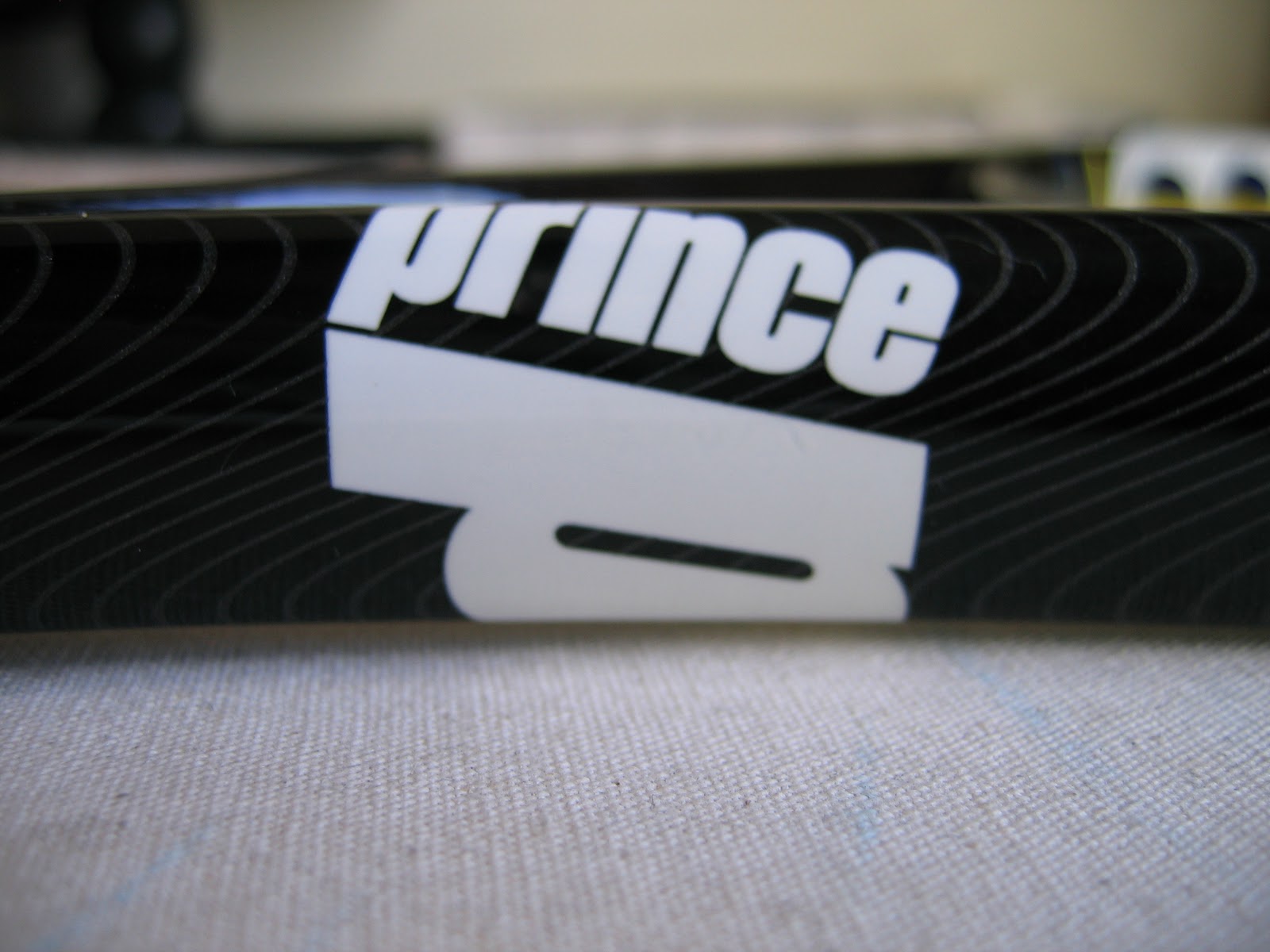 Raquette De Tennis Démo Prince O Zone Four (TX148C) - Taille De Grip 4 3/8" - Vintage Neuve Dans Sa Boîte