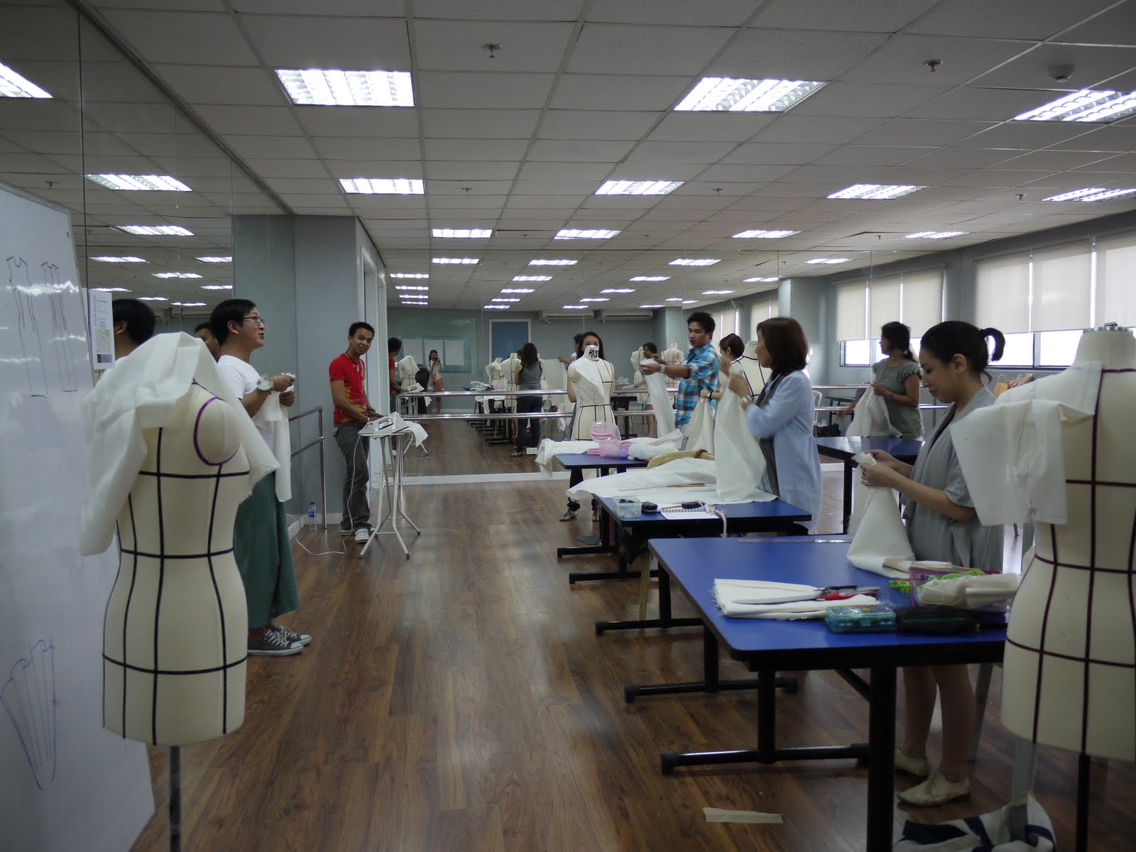 Fashion Designer: Fashion Design Classes