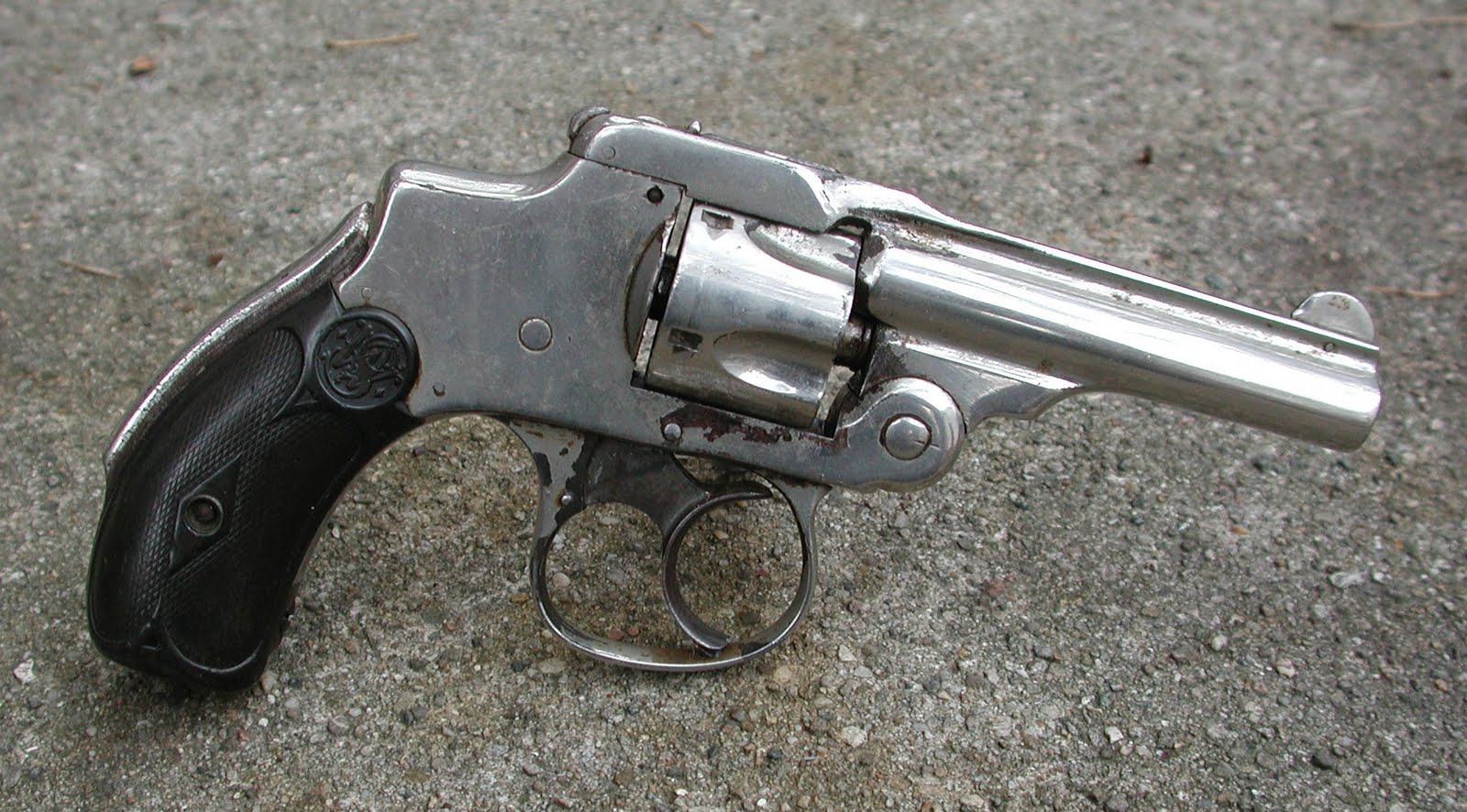 Justin smith nfl. револьвер smith & wesson. Justin smith dick. Smith & wesson bodyguard 49 револьвер. Alex smith 49.