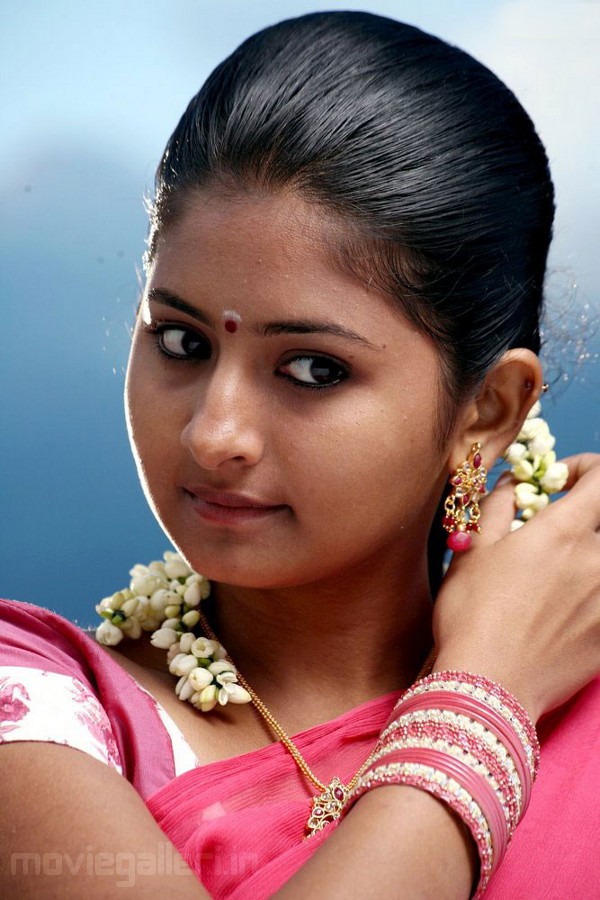 Cute Looking Actress Reshmi Menon In Pink Saree Hot Model Actress