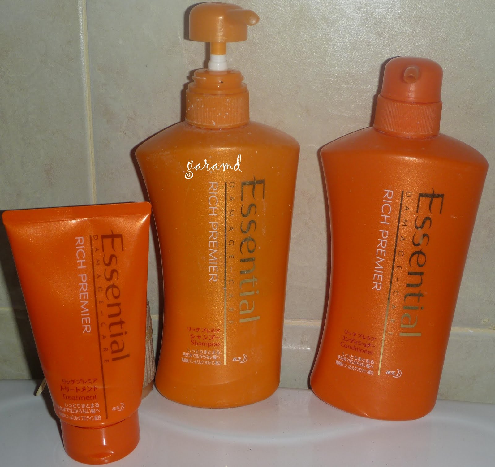 Shopaholic Girl Kao Essential Shampoo and Conditioner and Treatment