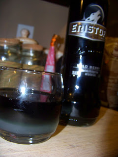 eristoff pour glass liquor guy iced lemonade chilled carefully rocks tea into