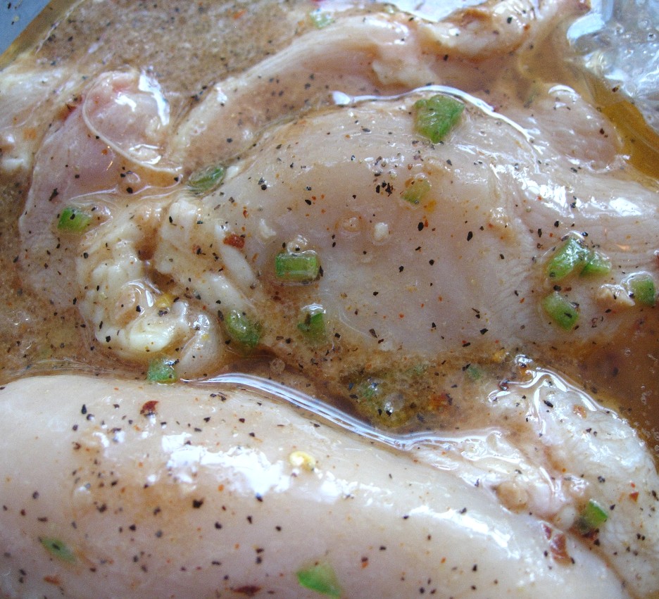 Как замариновать курицу для горячего. Poultry in marinade.