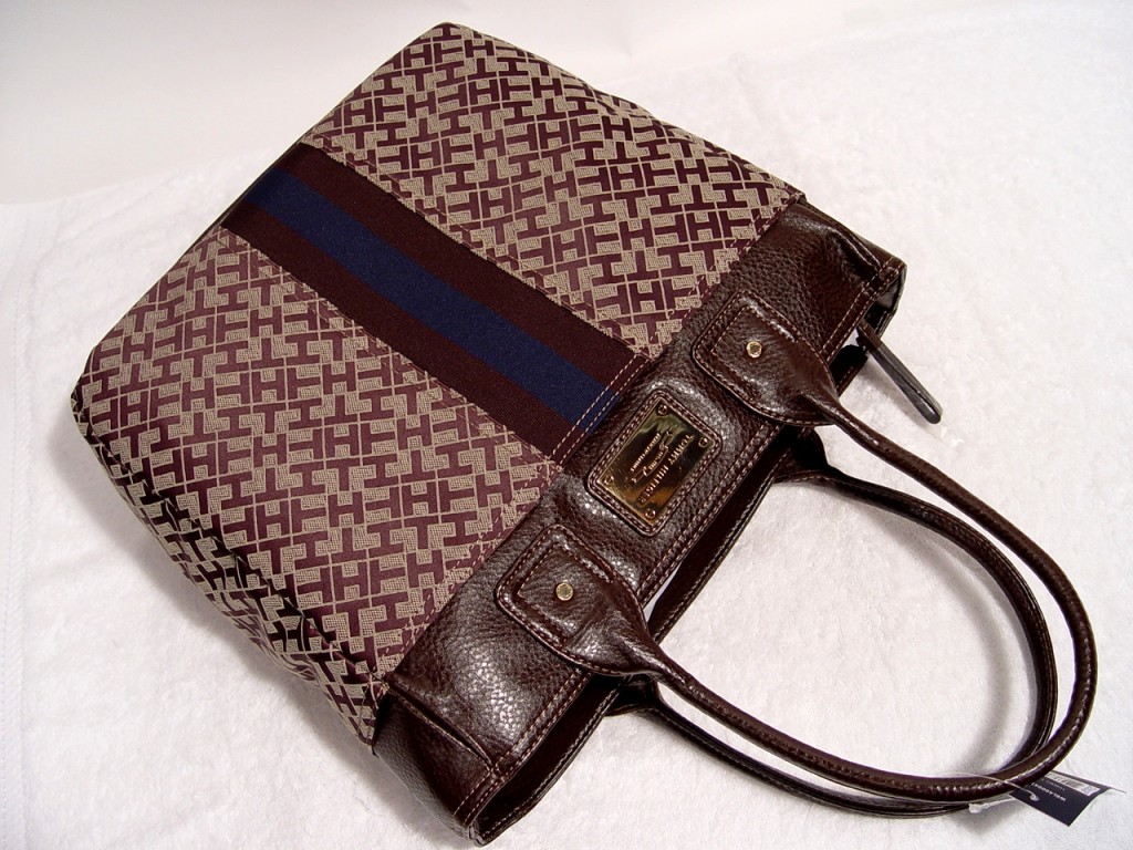 online shopping for branded items TOMMY HILFIGER LARGE TOTE BAG RM350