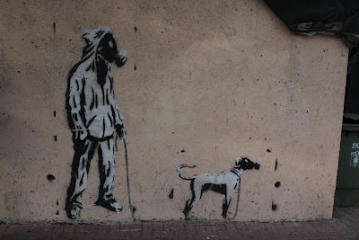 Street Art Blog - Walking dog Graffiti-Stencil 