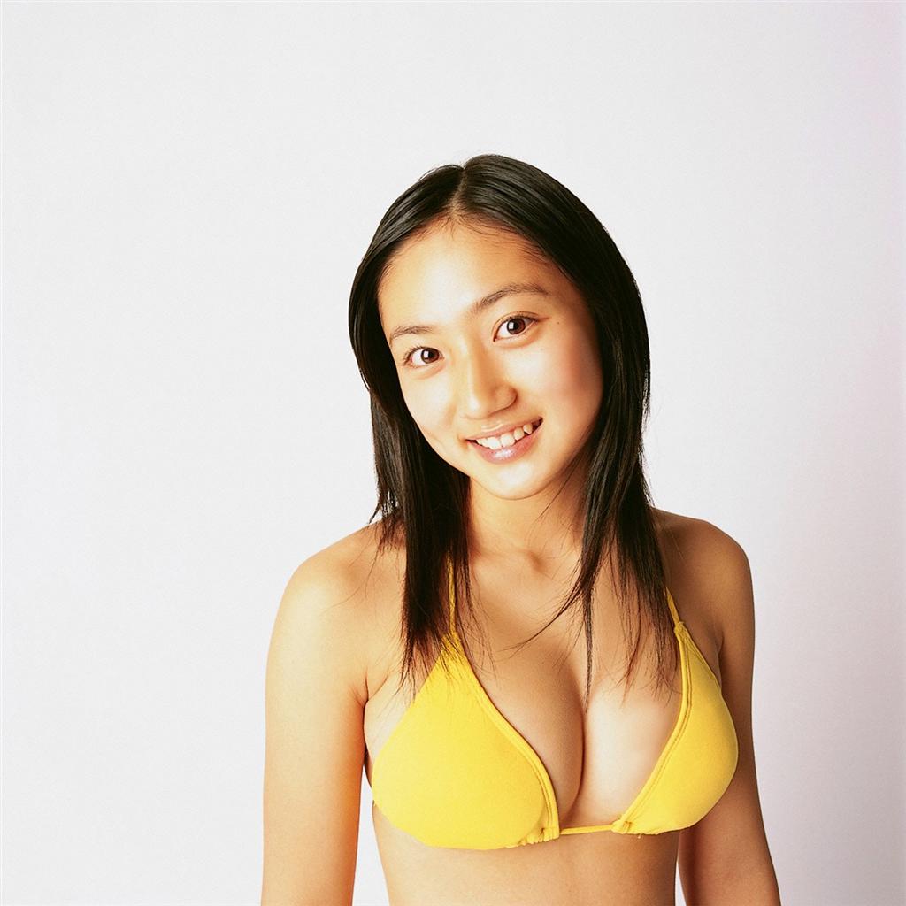 Saaya_Irie_Studio_Yellow_Bikini_10.jpg