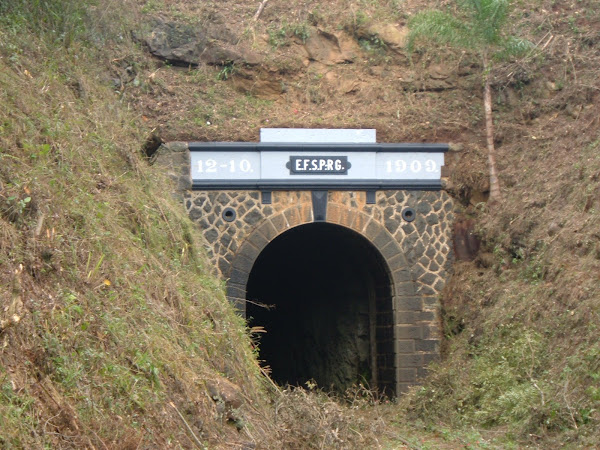 PEDAÇO DE MEU CHÃO-RETALHO DA HISTÓRIA