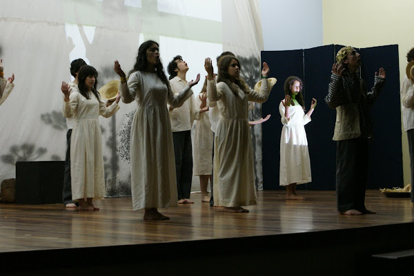 Cenas do grupo de Teatro.