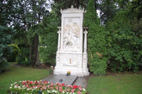 [250px-Zentralfriedhof_Vienna_-_Schubert.jpg]