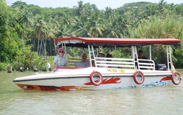boat at way of poovar