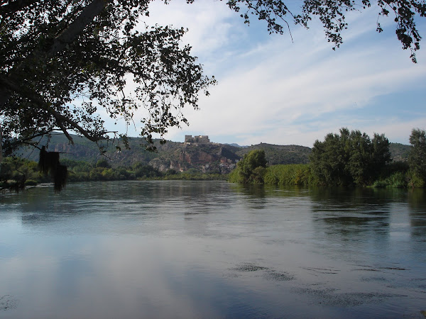 MIRAVET VISTO DESDE LA ORILLA IZQUIERA DEL RÍO EBRO