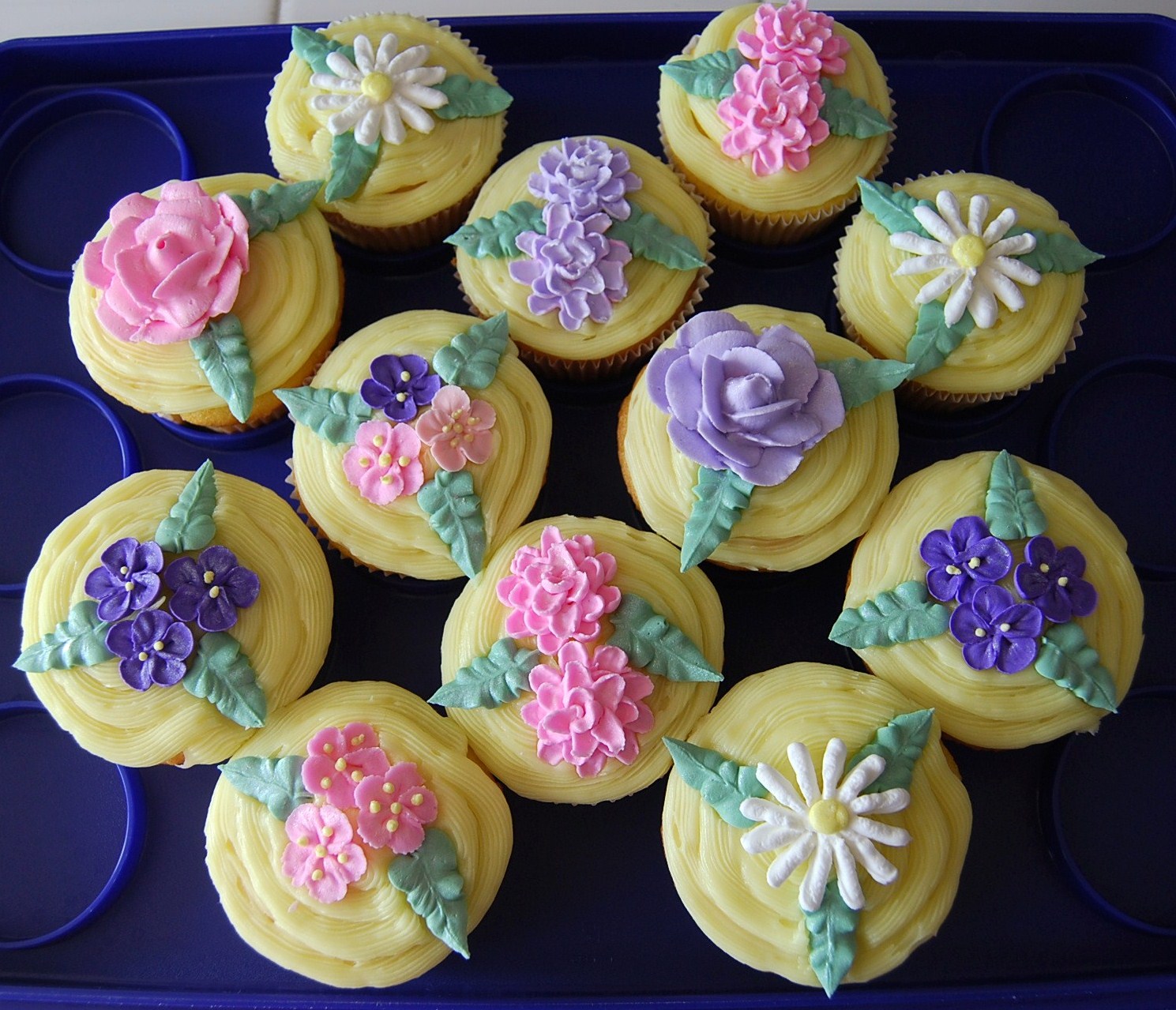Creative Cakes By Rochelle Spring Flower Cupcakes
