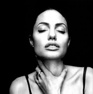 ANGELINA JOLIE NAKED PICS: Angelina Jolie naked pictures