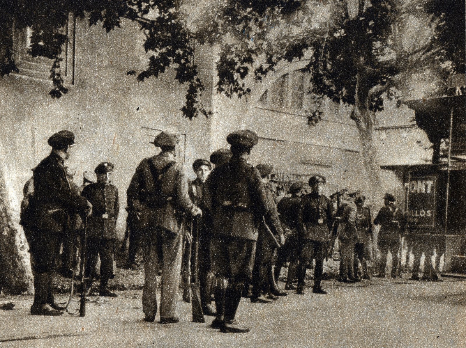 DE HUELGA REVOLUCIONARIA A HUELGA DE