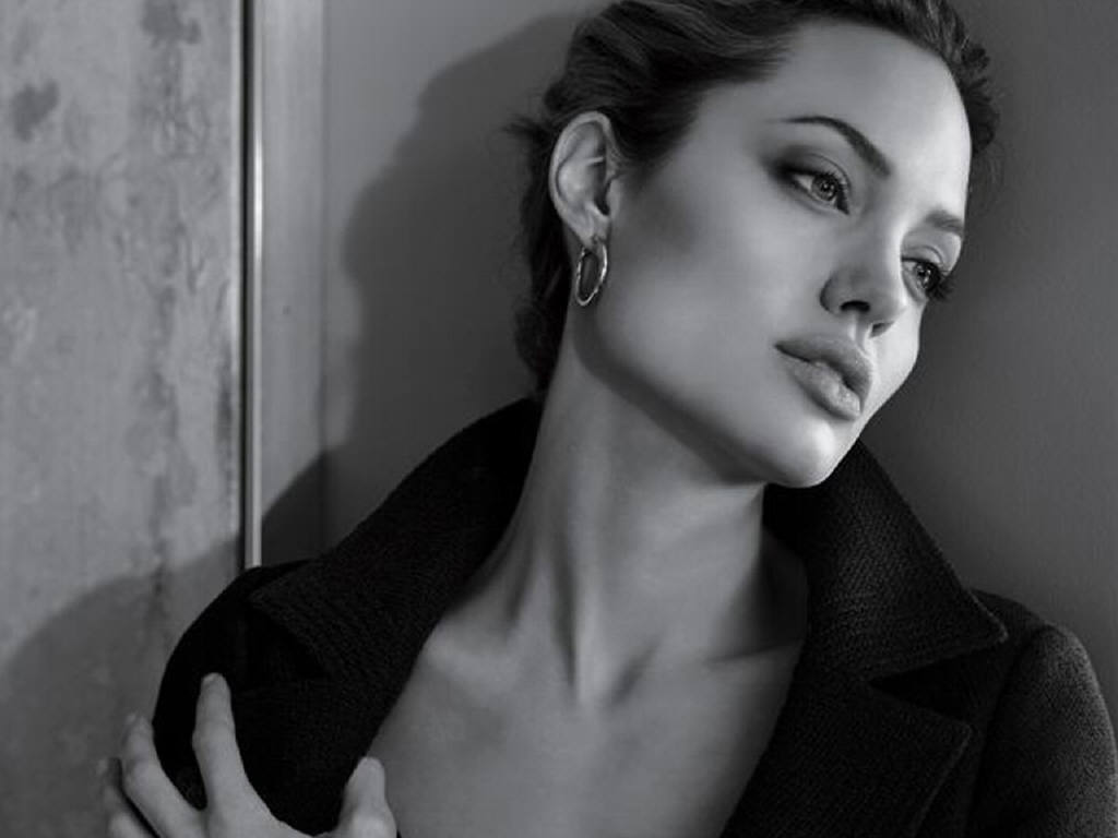 [Angelina-Jolie-sexy-neck.jpg]