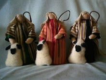 Set of three shepherd shelf sitters